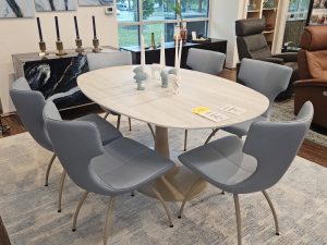 Leolux Dining Table and Chair Bundle