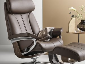 Stressless Paul Recliner & Ottoman - Signature Base